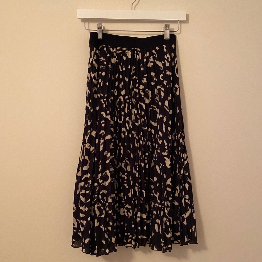H&M Black patterned midi skirt